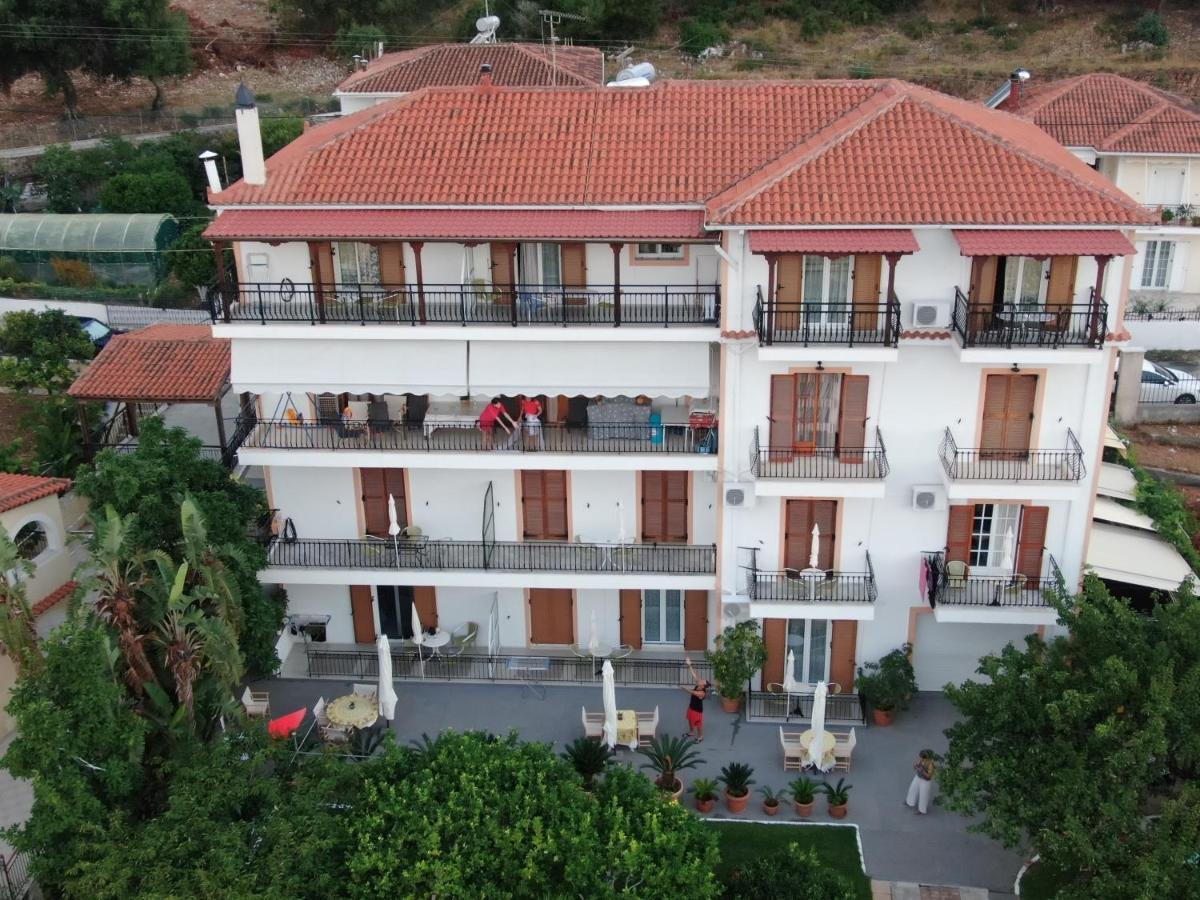 Makis Studios & Apartments Poros  Exterior photo