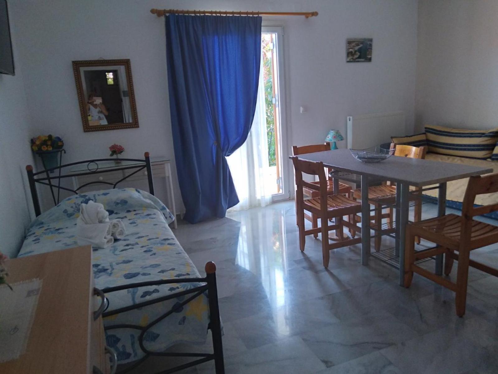 Makis Studios & Apartments Poros  Exterior photo