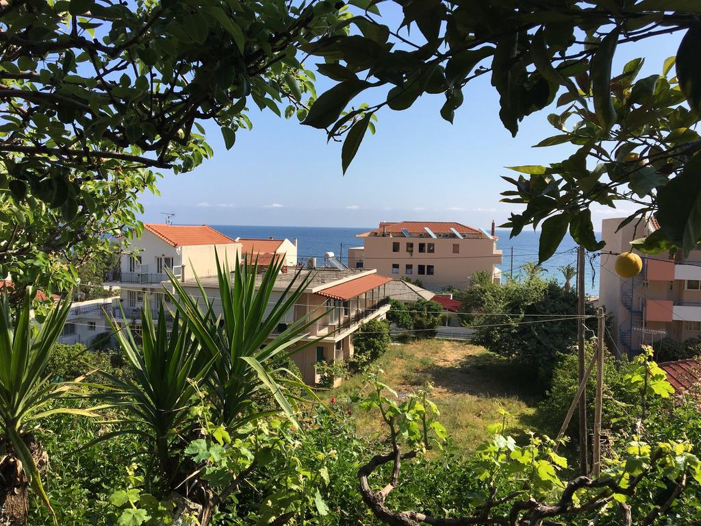 Makis Studios & Apartments Poros  Exterior photo