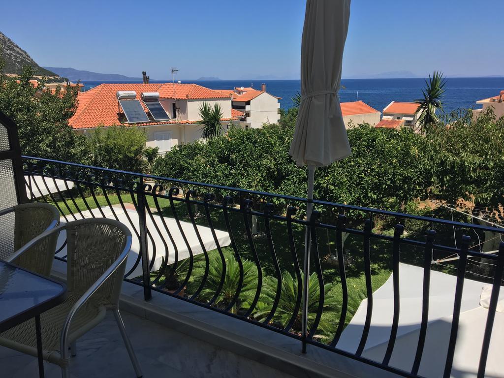 Makis Studios & Apartments Poros  Exterior photo